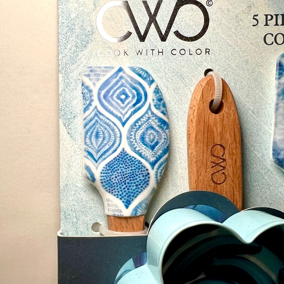 Set of 4 Mini IKAT Blue Silicone Spatulas + Blue Metal Flower Cookie Cutter - Picture 3 of 10